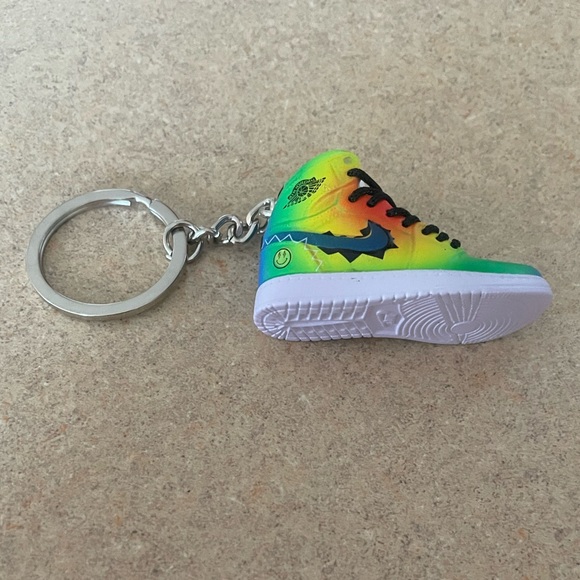 Keychain✨ - Picture 2 of 6